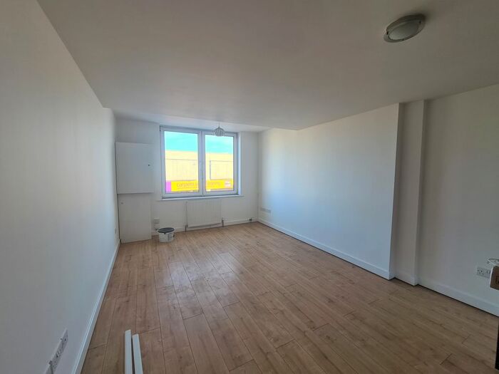 2 Bedroom Flat To Rent In Fortescue Road, Paignton, TQ3