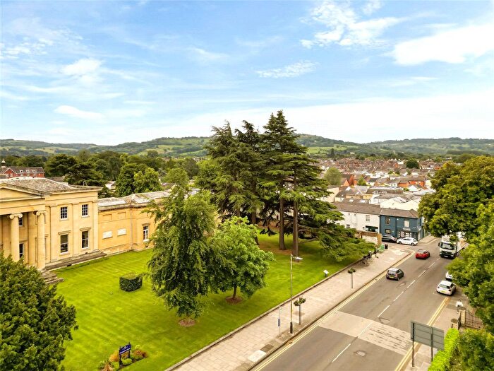 2 Bedroom Flat For Sale In Last Second Floor Apartment, - Bath Road, Cheltenham, Gloucestershire, GL53