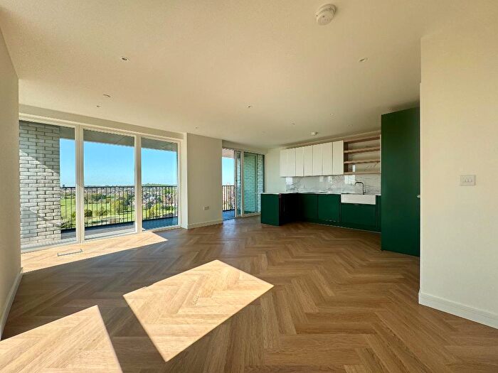 3 Bedroom Flat To Rent In Henshaw Parade, The Hyde, London, NW9