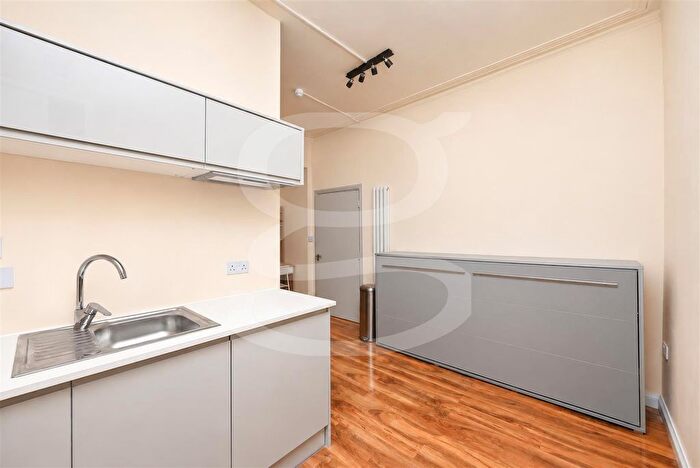 Studio To Rent In High Street, London, N8