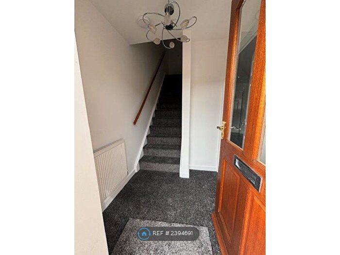 3 Bedroom Semi-Detached House To Rent In Market Place, Crowle, Scunthorpe, DN17