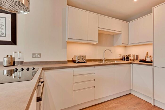 1 Bedroom Apartment For Sale In High Street, Walton-on-Thames, KT12