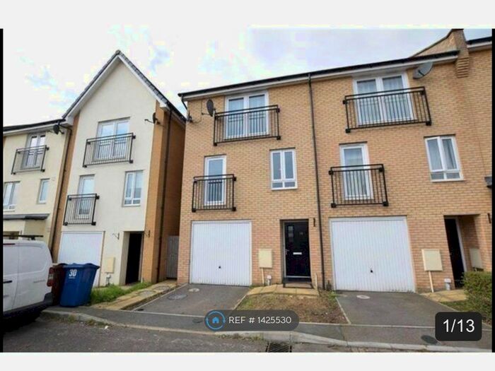 4 Bedroom End Of Terrace House To Rent In Schoolfield Way, Grays, RM20