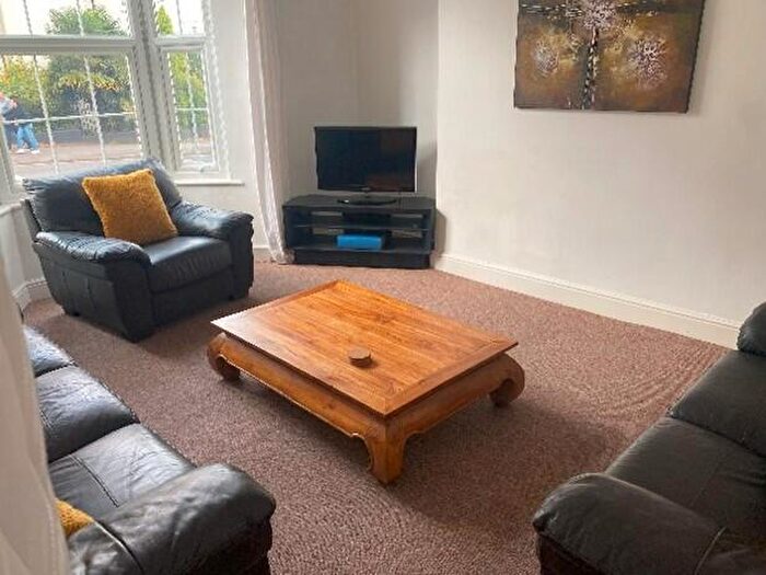 6 Bedroom House To Rent In Tachbrook Road, CV31