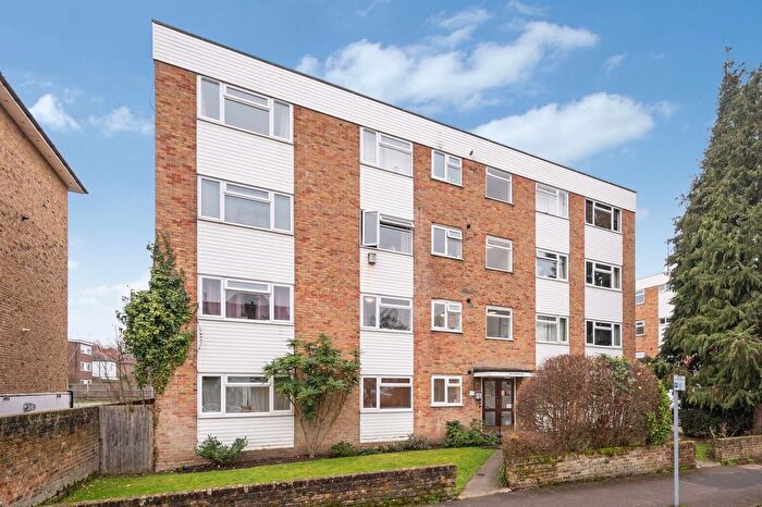 2 Bedroom Flat For Sale In Uxbridge Road, Kingston Upon Thames, KT1
