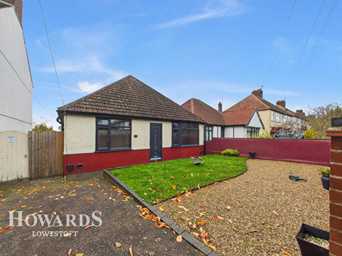 2 Bedroom Detached Bungalow For Sale In Oulton Road, Lowestoft, NR32
