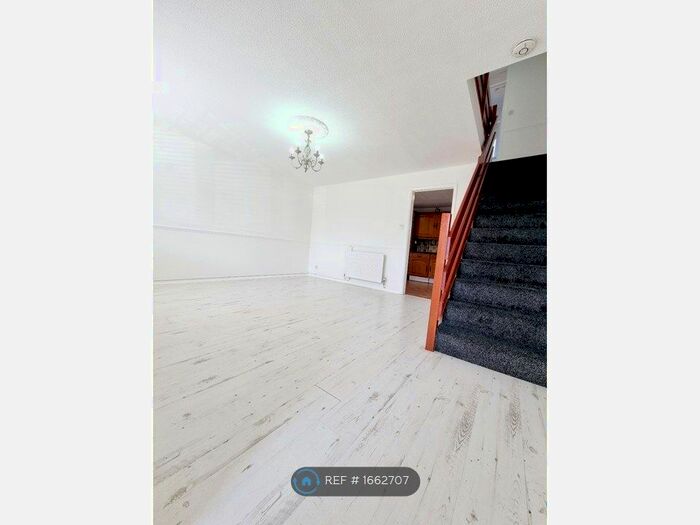 3 Bedroom Terraced House To Rent In Downs Road, Langley, SL3