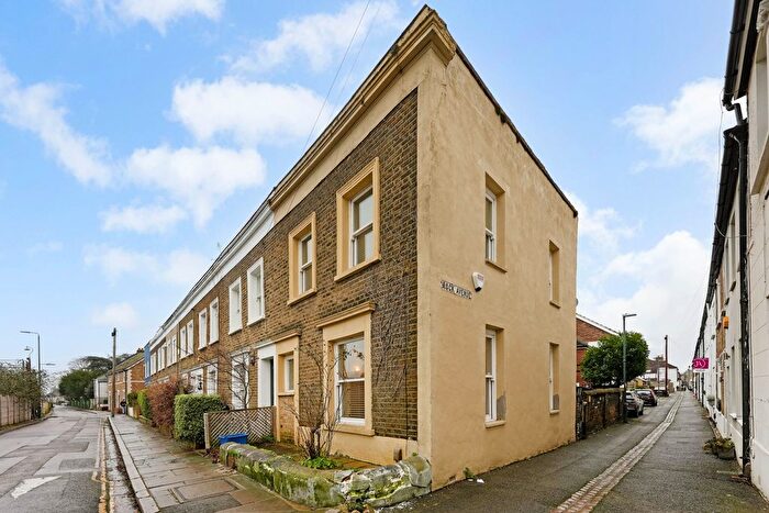 2 Bedroom Detached House To Rent In Rock Avenue, London, SW14