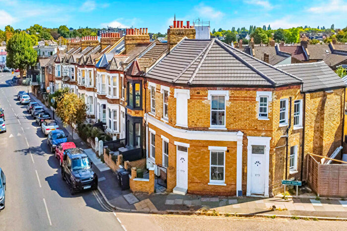 3 Bedroom Flat For Sale In St. Asaph Road, London, London, London, SE4