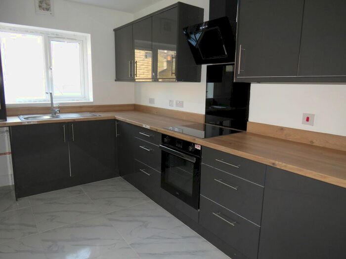 4 Bedroom Property To Rent In Jubilee Street North, Halifax, HX3