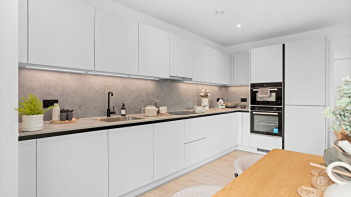 3 Bedroom Apartment For Sale In Pegler Square Kidbrooke Village Greenwich, London, SE3