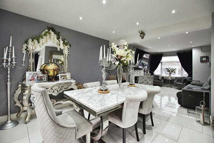 4 Bedroom Semi-Detached House For Sale In Wharnecliffe Gardens, Bristol, BS14