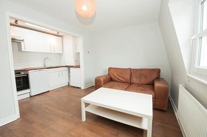 1 Bedroom Apartment To Rent In Mile End Road, Stepney Green, E1
