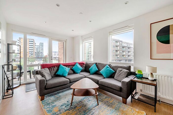 2 Bedroom Flat For Sale In Upper North Street, London, E14