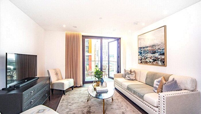 3 Bedroom Flat To Rent In Charles Clowes Walk, Thornes House, Battersea, SW11