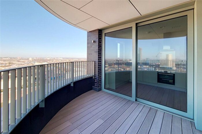 2 Bedroom Apartment To Rent In Green Street, London, NW10