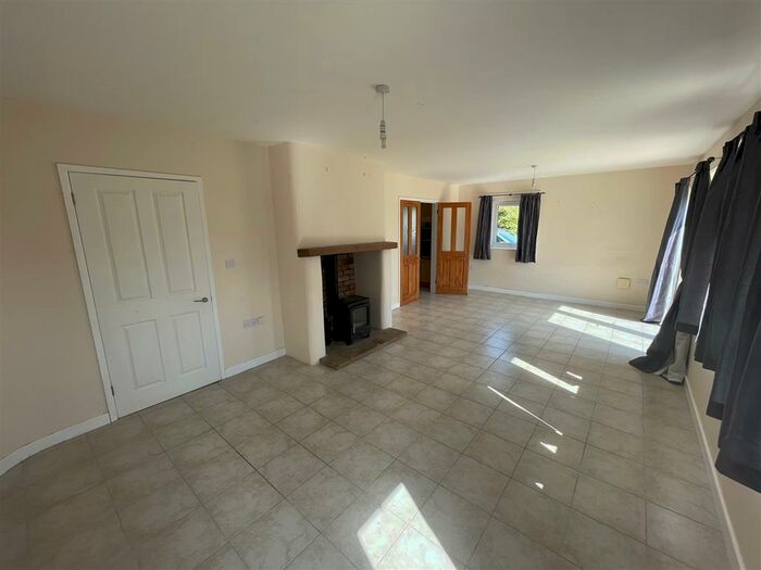 2 Bedroom Bungalow To Rent In Foulsham Road, Hindolveston, Dereham, NR20