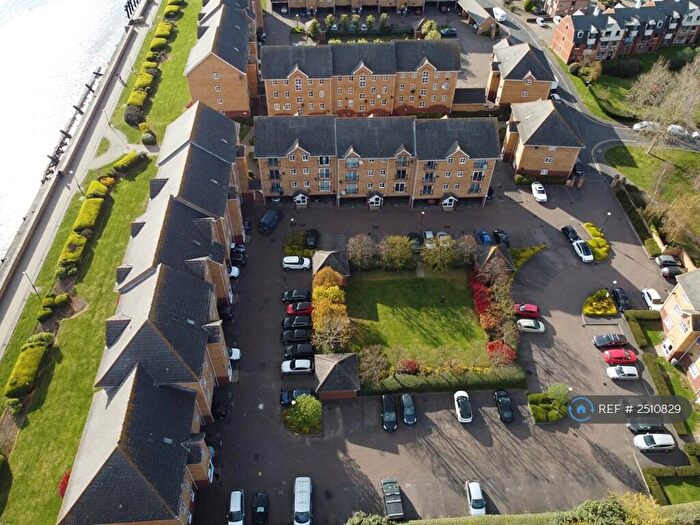 2 Bedroom Flat To Rent In Coal Court, Grays, RM17