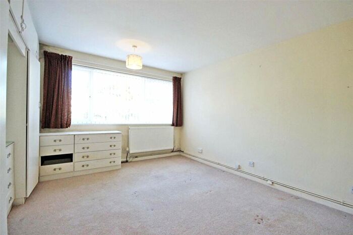 2 Bedroom Apartment For Sale In St. Michaels Road, Bedford, Bedfordshire, MK40