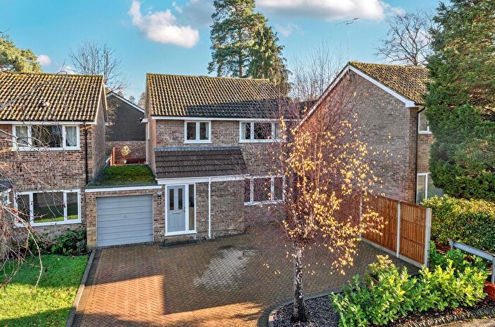 4 Bedroom Detached House For Sale In Inglewood Avenue, Camberley, GU15