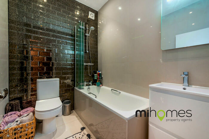2 Bedroom Apartment To Rent In Beaconsfield Road, New Southgate, N11