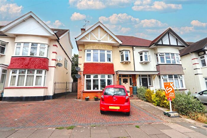 2 Bedroom Flat To Rent In Ambleside Drive, Southend On Sea, SS1
