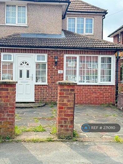 2 Bedroom Flat To Rent In Homestead Way, New Addington, Croydon, CR0