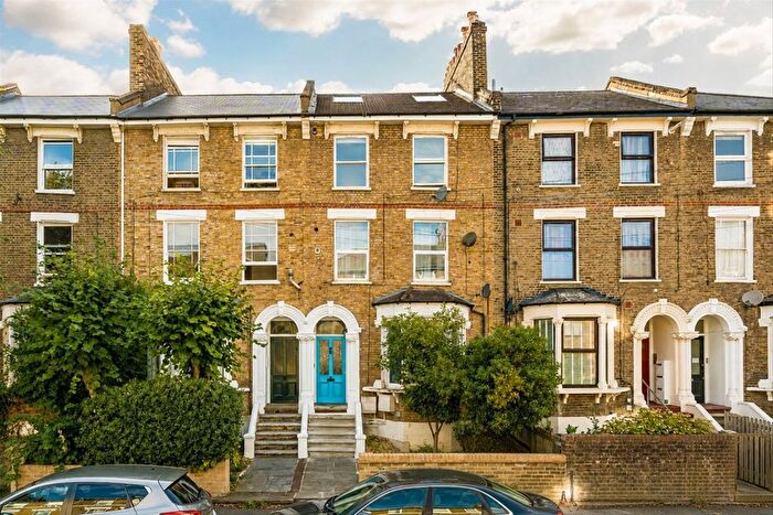 2 Bedroom Flat For Sale In Endwell Road, Brockley, SE4