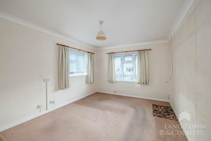 2 Bedroom Apartment To Rent In Chestnut Avenue, Plymouth, PL9