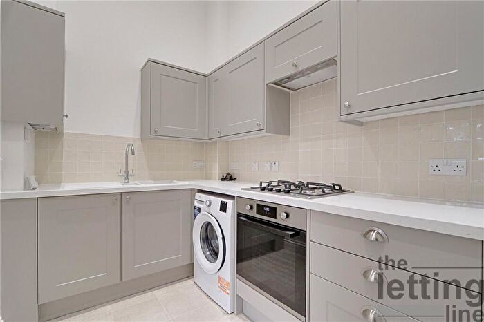 1 Bedroom Apartment To Rent In Penrose House, Newsholme Drive, Winchmore Hill, London, N21