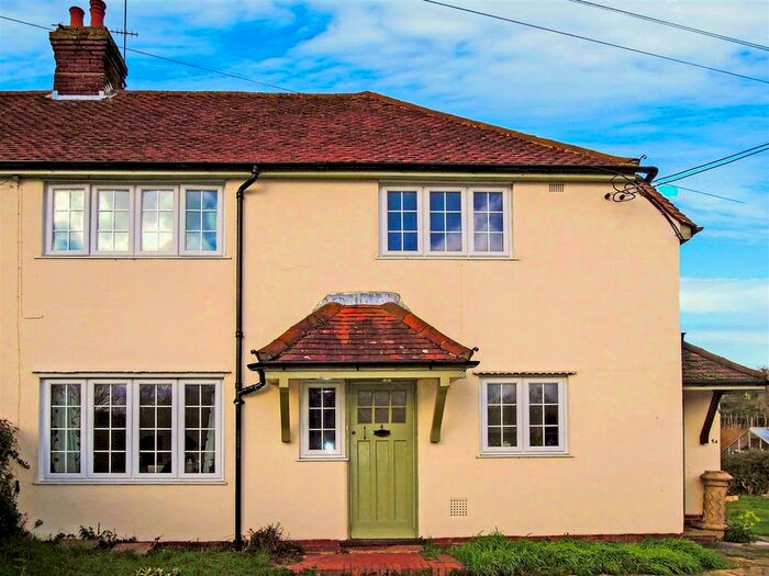 1 Bedroom Flat To Rent In Dark Lane, Puttenham, Guildford, GU3