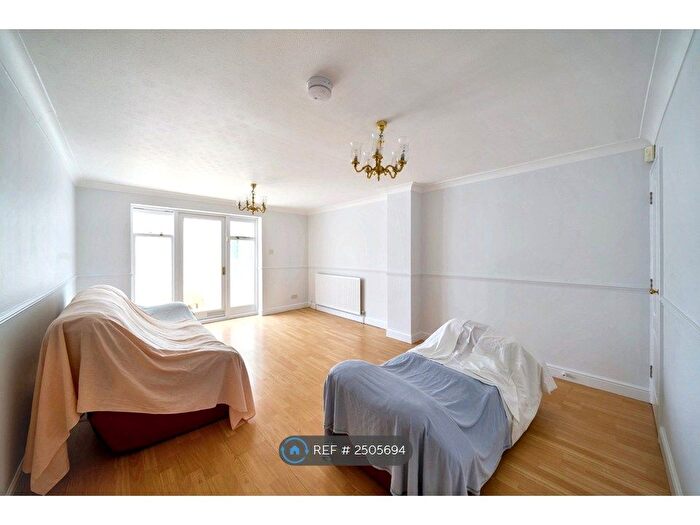 3 Bedroom End Of Terrace House To Rent In Wenlock Gardens, London, NW4