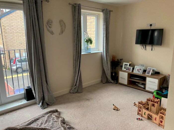 3 Bedroom Link Detached House To Rent In Roman Gardens, Mexborough, Sheffield, S64