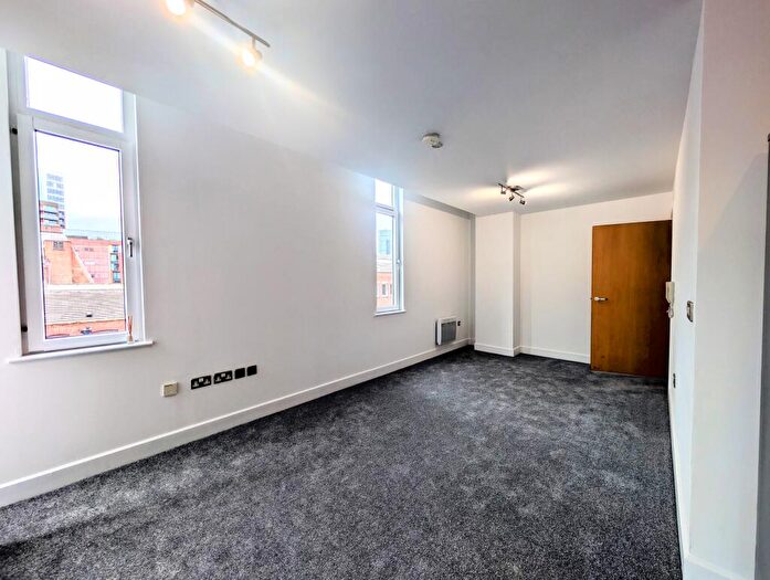 2 Bedroom Apartment To Rent In Chatsworth House, City Centre, M1