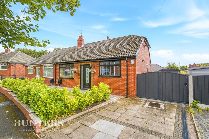 3 Bedroom Semi-Detached Bungalow For Sale In North Gate, Garden Suburbs, Oldham, OL8