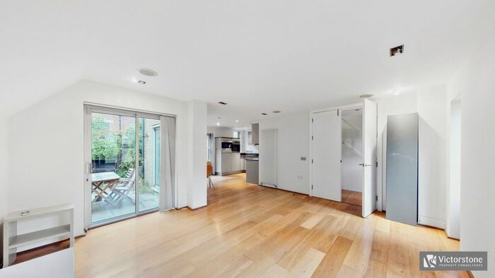 3 Bedroom Terraced House To Rent In Elizabeth Mews, Kay Street, Bethnal Green, London, E2