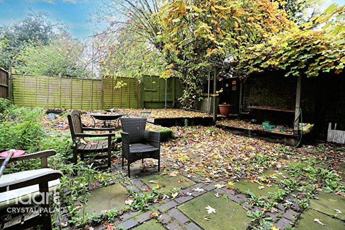 2 Bedroom Flat For Sale In Ellery Road, London, SE19