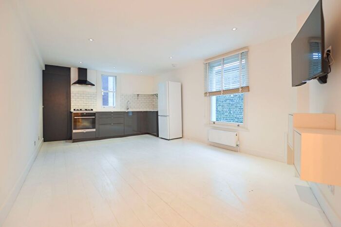 2 Bedroom Flat To Rent In Kilburn Lane, London, W10