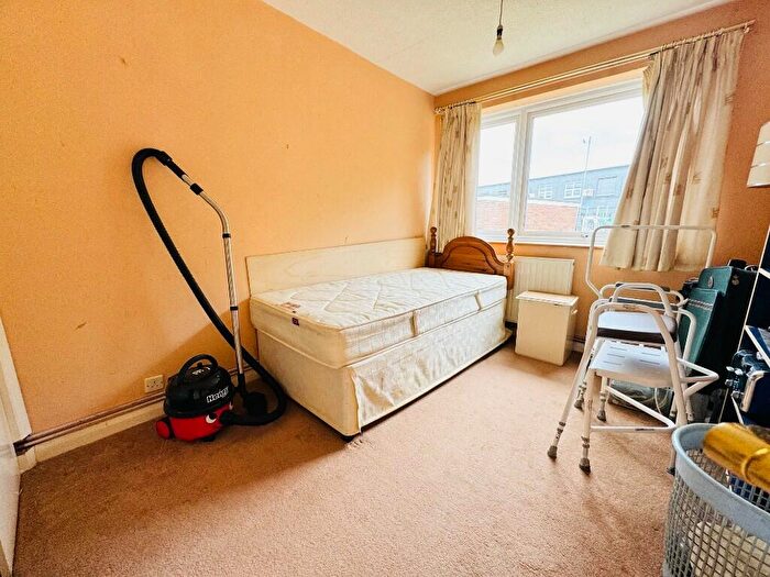 2 Bedroom Ground Maisonette For Sale In Shepherds Close, Chadwell Heath, RM6