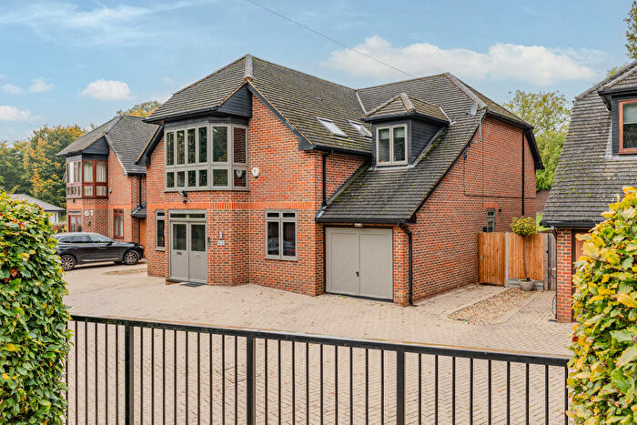 5 Bedroom Detached House For Sale In Canonsfield Road, Welwyn, Hertfordshire, AL6