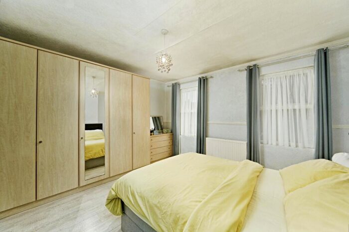 2 Bedroom Terraced House For Sale In Dennett Road, Croydon, Surrey, CR0