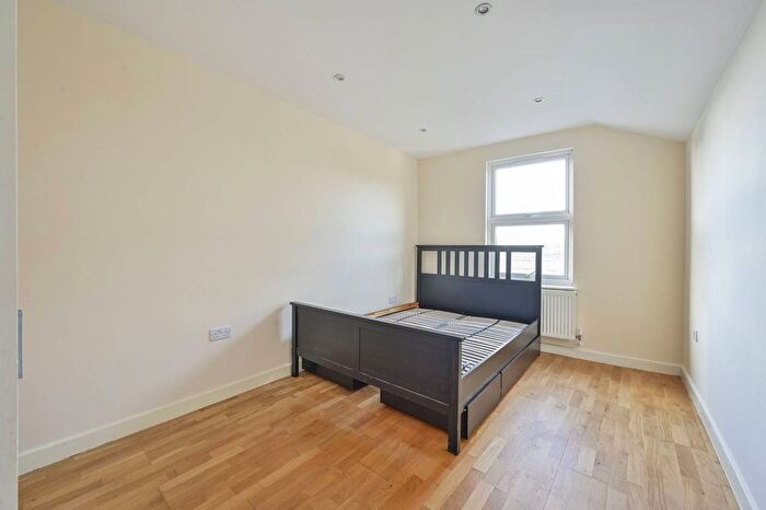 2 Bedroom Flat To Rent In Haydons Road, Wimbledon, London, SW19