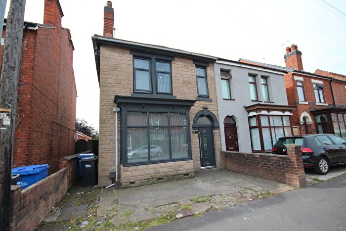 4 Bedroom Semi-Detached House To Rent In Belvedere Road, Staffordshire, Burton Upon Trent, DE13