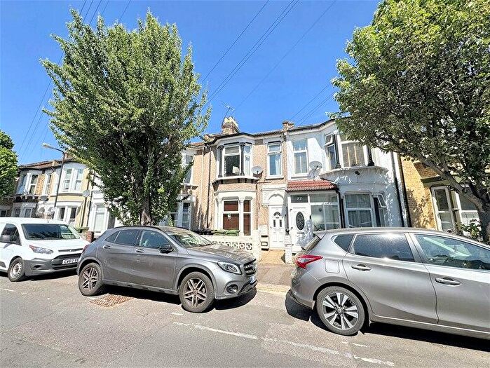 2 Bedroom Flat To Rent In Glenthorne Road, Walthamstow, E17