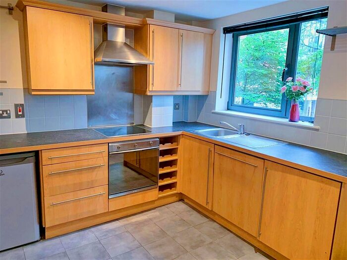 2 Bedroom Flat To Rent In City Walk, Leeds, LS11