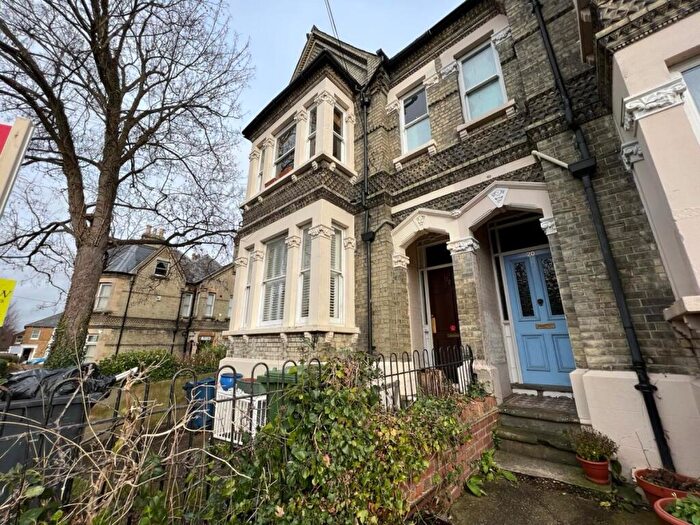 2 Bedroom Apartment To Rent In Priory Avenue, HP13