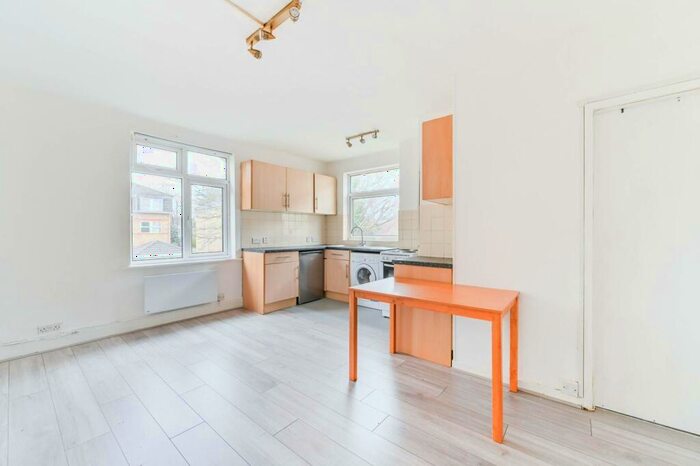 1 Bedroom Flat To Rent In St Augustines Avenue, South Croydon, CR2