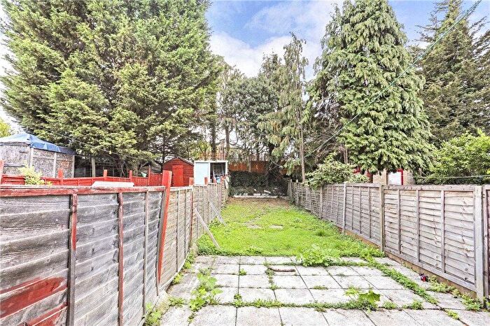 2 Bedroom Flat For Sale In Fullwell Avenue, Ilford, Essex, IG5