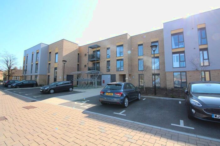 2 Bedroom Flat To Rent In Allwoods Place, Hitchin, SG4