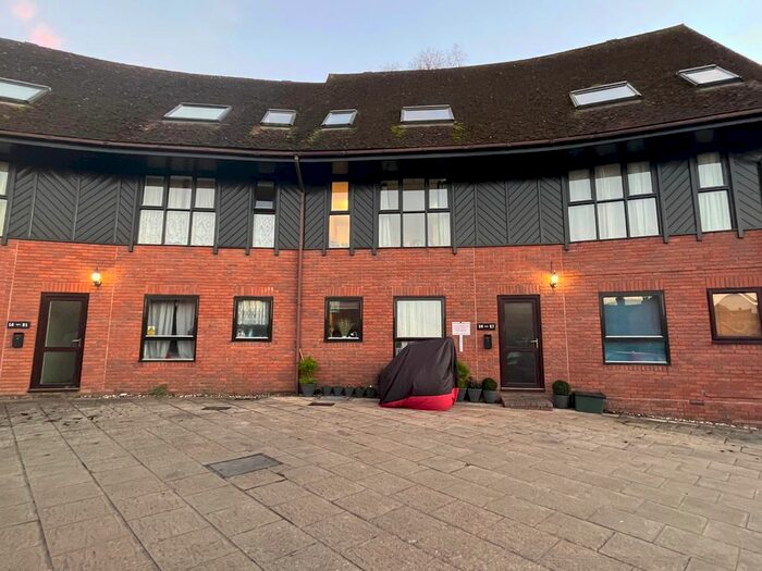 1 Bedroom Flat To Rent In Manor Road, Yeovil BA20